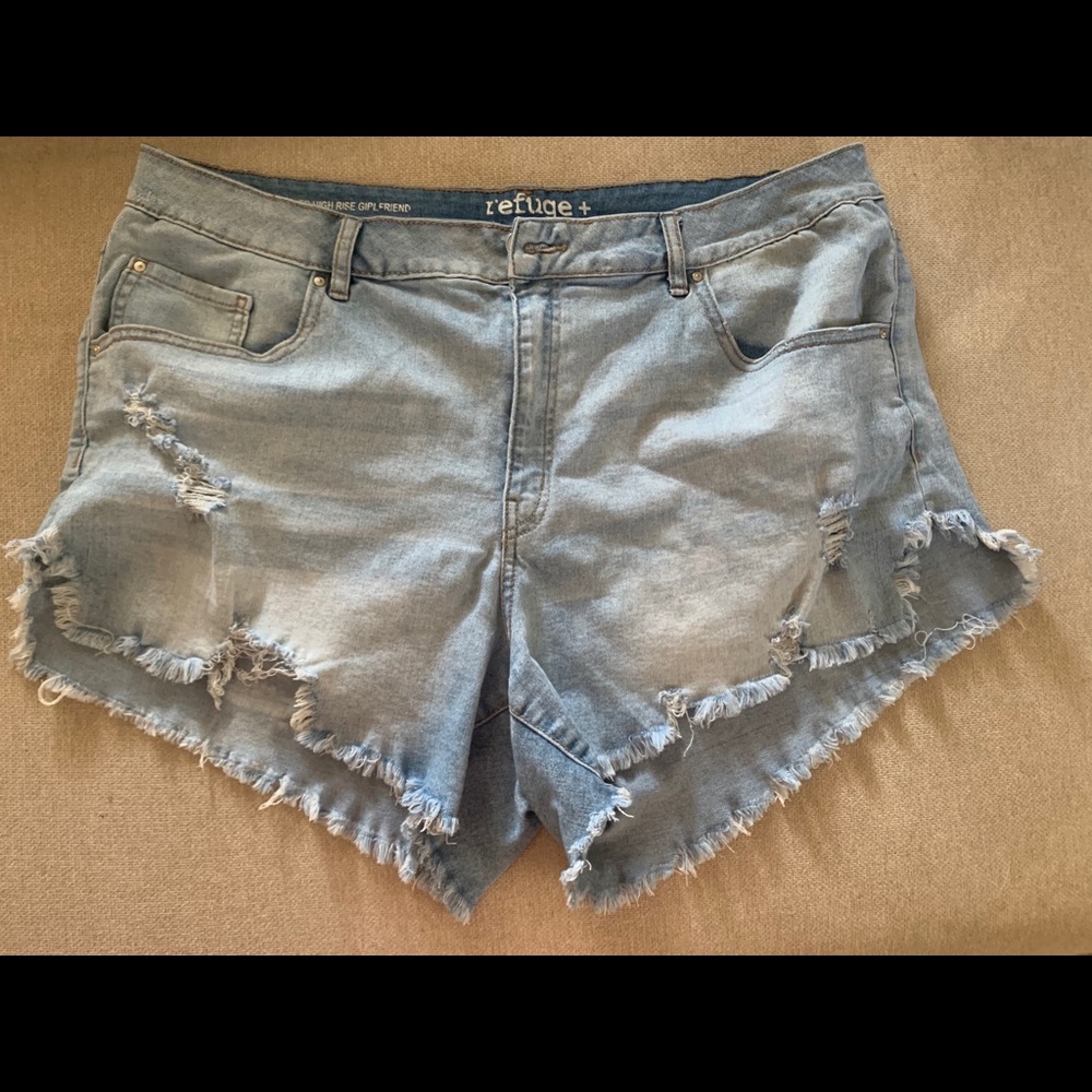 High rise refuge + Jean distressed shorts